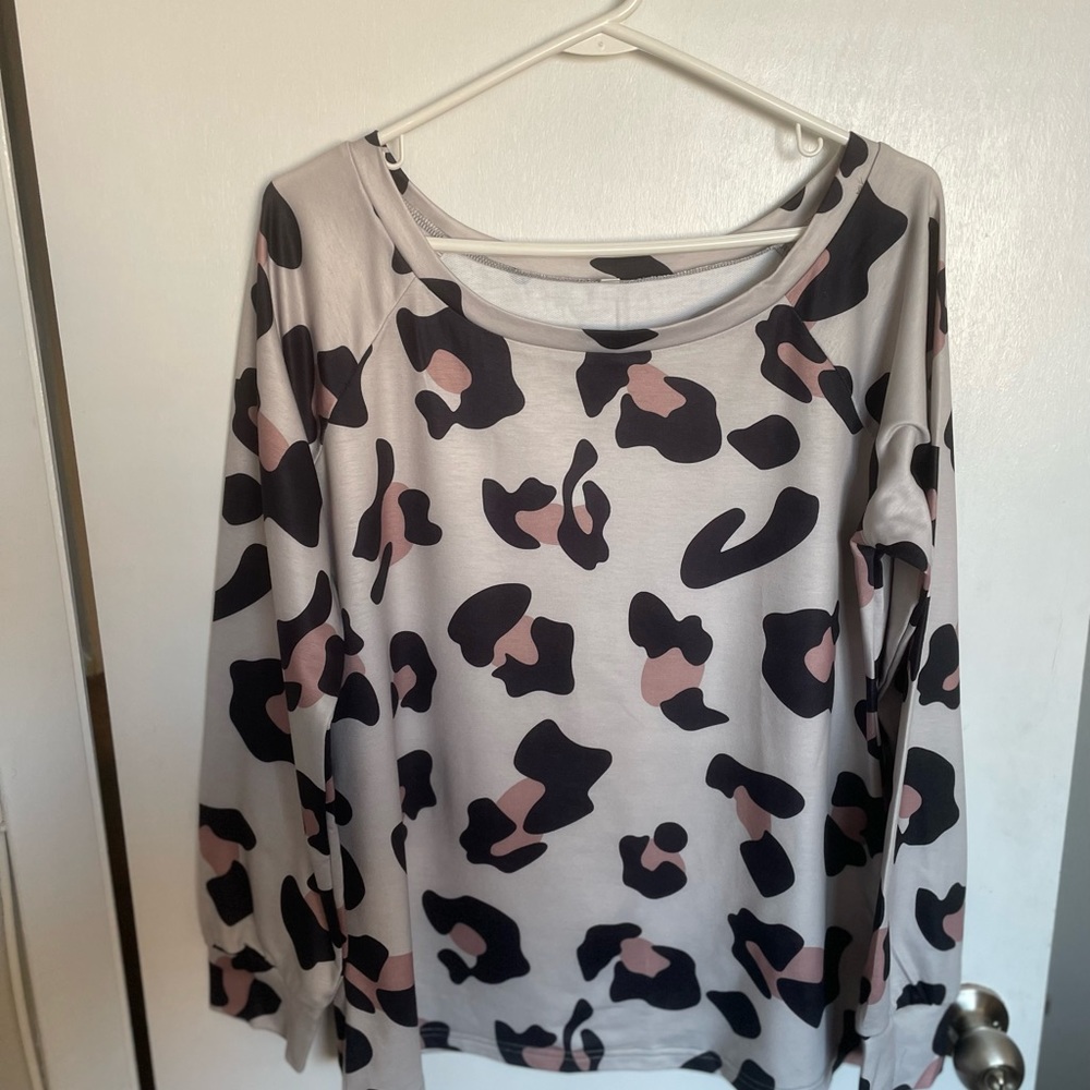 Off the Shoulder Animal Print Lightweight Sweater - Size S & M - Picture 5 of 15